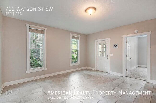 Photo - 711 Watson St SW