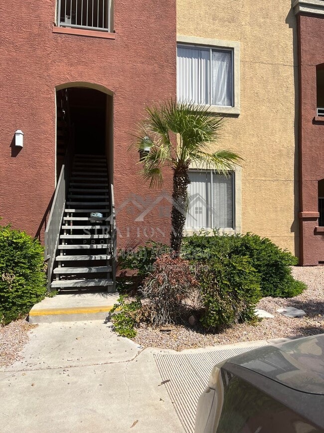Building Photo - 5401 E Van Buren St