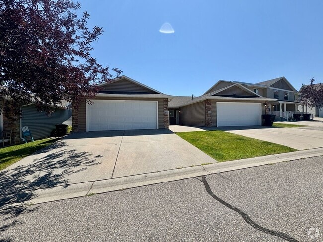 Building Photo - 2 bedroom 2 bathroom duplex in the heights! Rental
