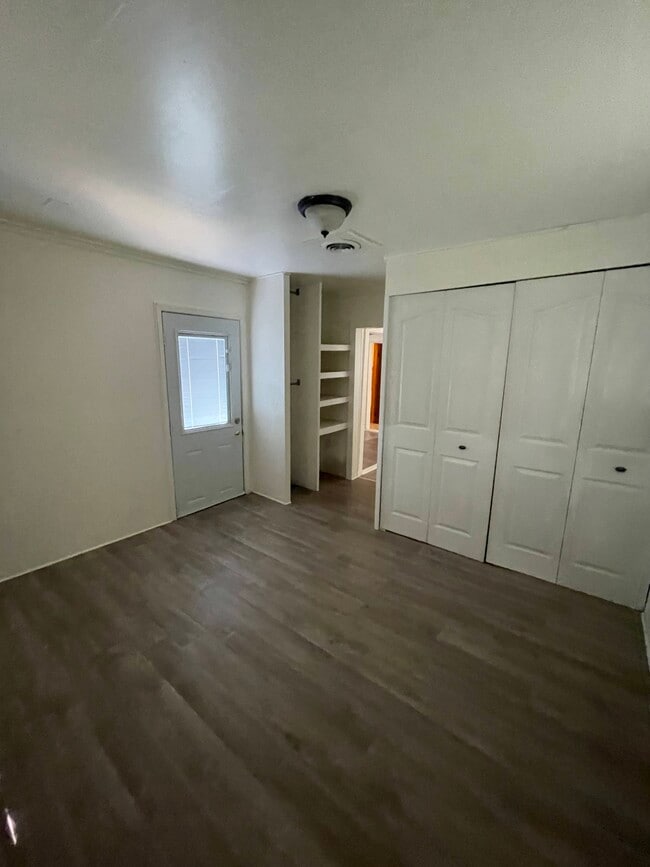 Photo - 2422 Stafford St