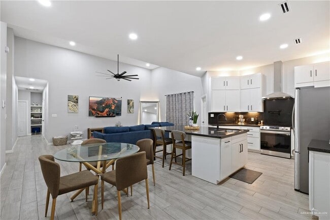 Photo - 16 Isabella Grace St