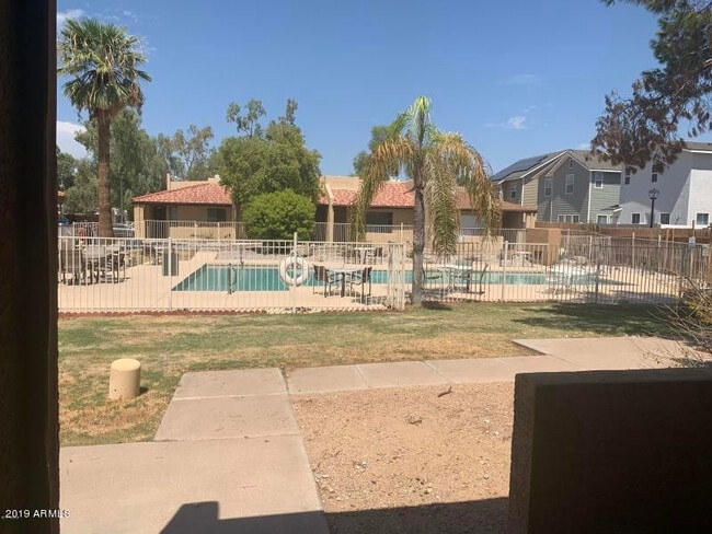 3228 W Glendale Ave
