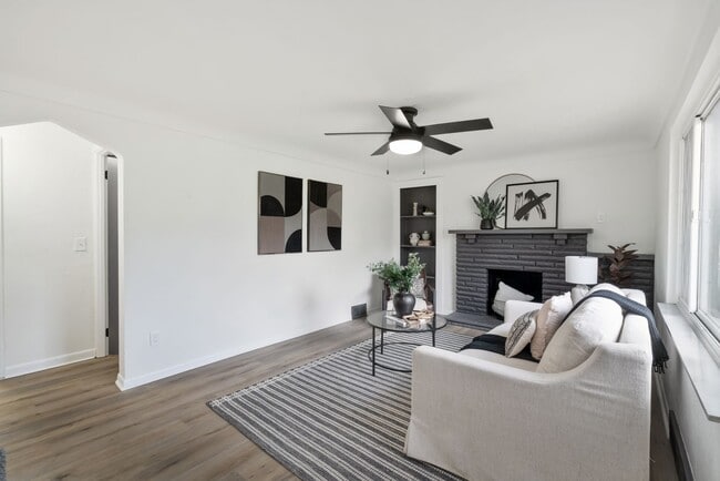 Photo - SCORE 50% OFF 1ST MONTH'S RENT IF SIGNED BY DEC 5! Stunning 3 bedroom home in Duquesne available ...