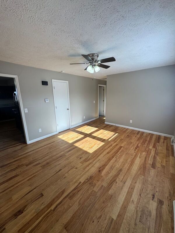 Photo - 731 W Greenwood St