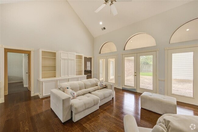 Building Photo - 14323 Burgoyne Rd Rental