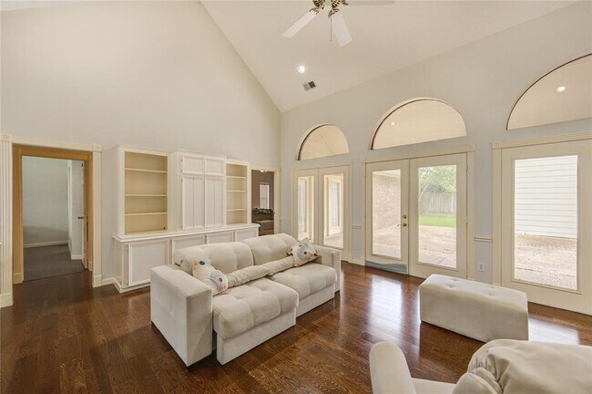 Photo - 14323 Burgoyne Rd Casa