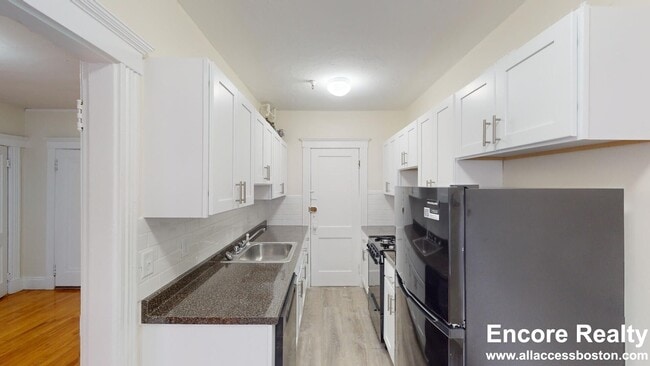 Building Photo - 235 Park Dr Unit 28