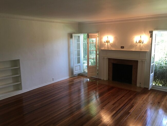 Living Room with working wood/gas fireplace - 5211 W 9th St Unidad 5211 w. 9th Street