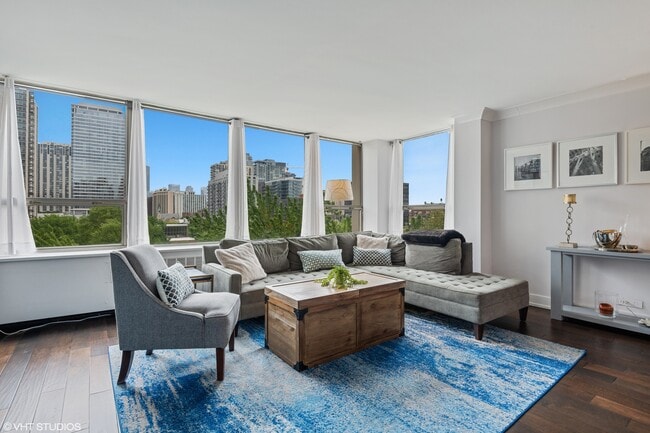 Photo - 1360 N Sandburg Terrace Unidad 705