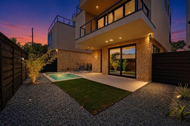 Building Photo - 1403 Barton Hills Dr