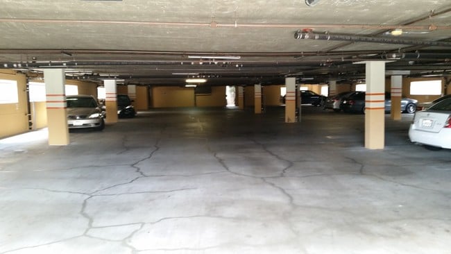 Photo - 13823 Sherman Way