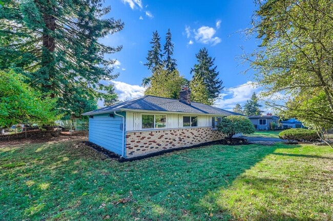 Building Photo - Fully-Remodeled 3 Bed 1 Bath Mountlake Ter...
