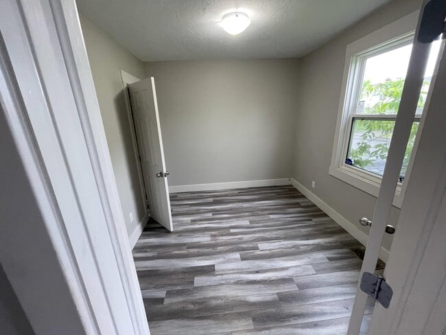 Photo - 58 derbyUnit 2 Unité b