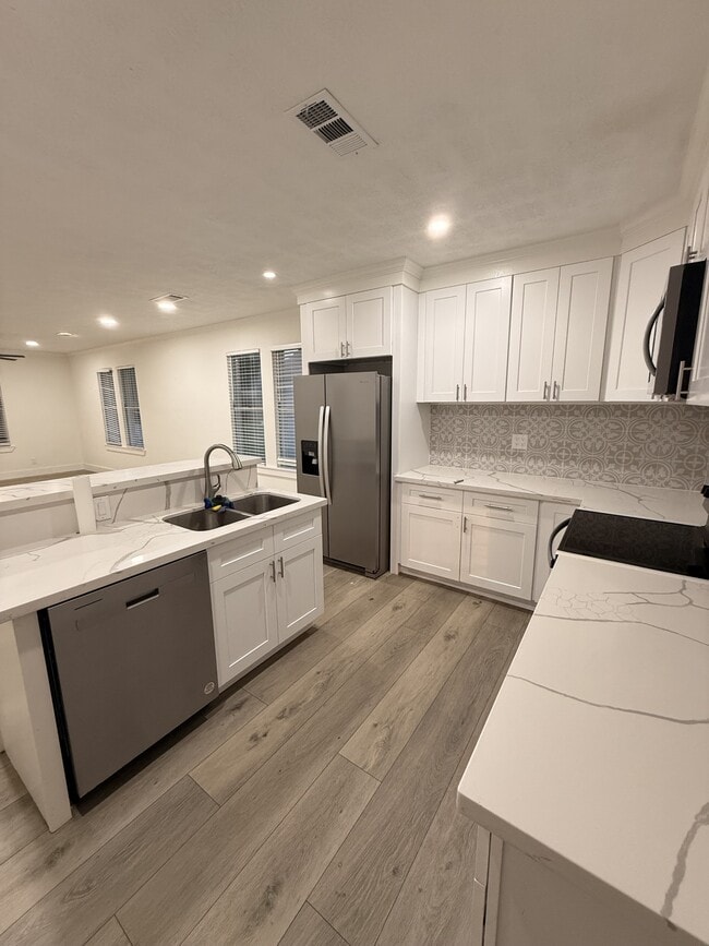 Photo - 913 Block St