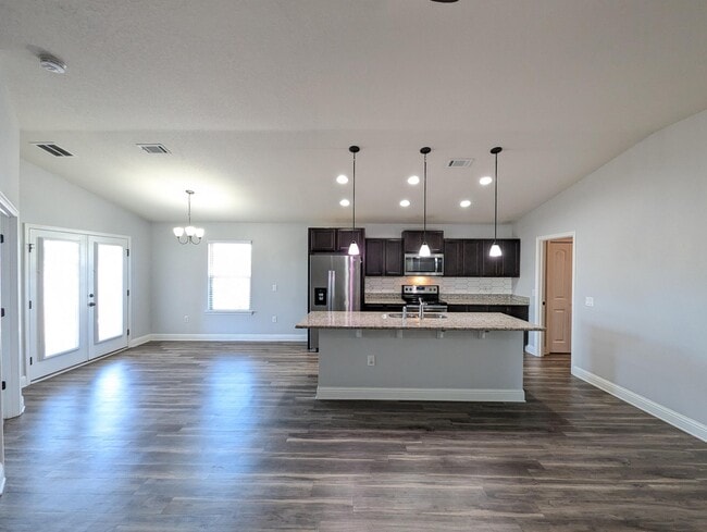 Photo - 2401 Spur Ln