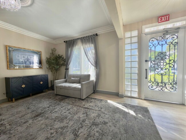 Building Photo - 614 Hauser Blvd Unit 209a