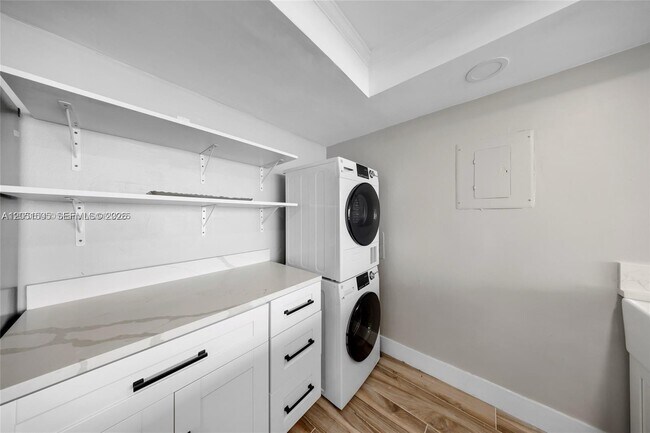 Photo - 7601 E Treasure Dr Unidad 1722