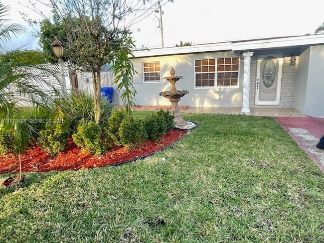 Building Photo - 3121 NE 12th Ave Unit 1