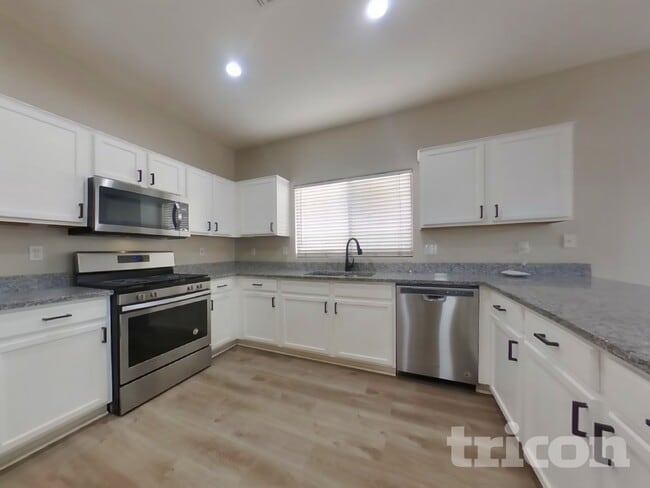 Photo - 13038 W Aster Dr