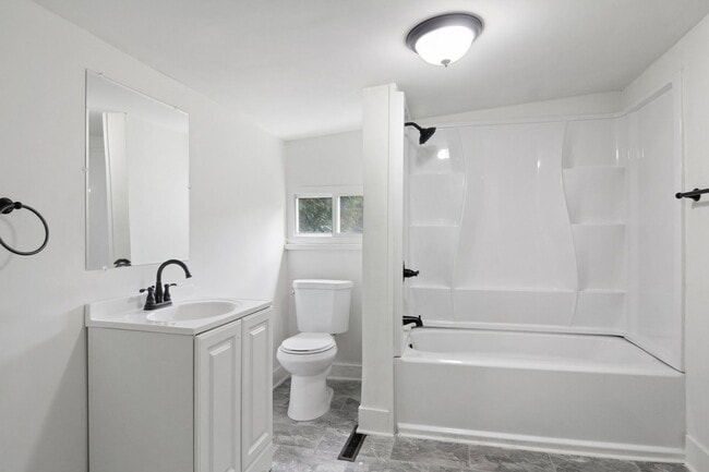 Building Photo - Bright and Cozy 2 Bedroom, 1 Bath Home in Middletown!