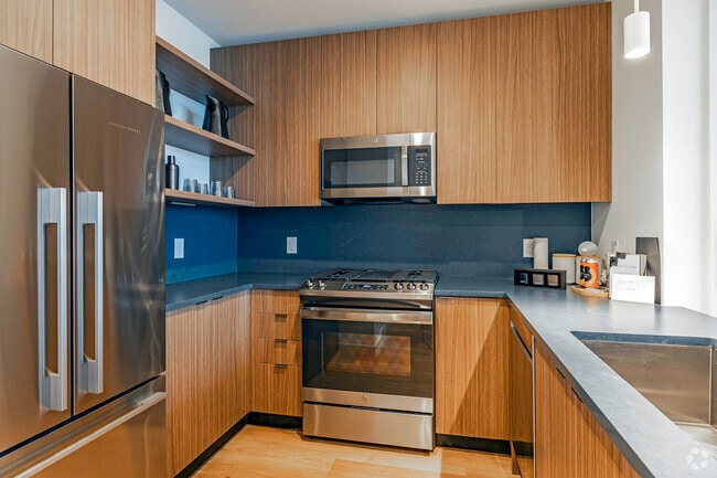 1BR, 1BA - 709SF - Kitchen - One Clinton Park