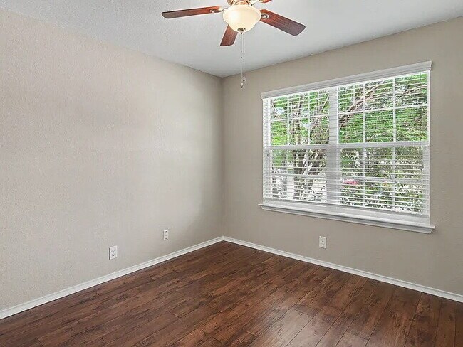 Photo - 139 Kildeer Creek