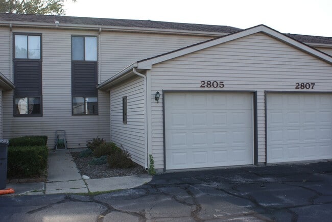 Building Photo - 2803-2811 Scarlet Oak Dr Unit 2805