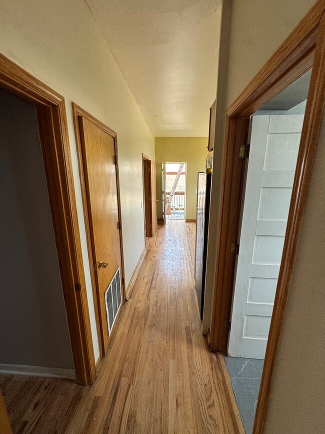 Building Photo - 2856 W Roosevelt Rd Unit 2R