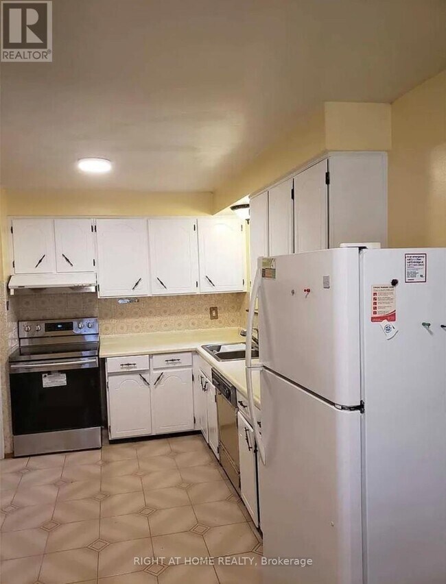 Photo - 1010 Bloor St