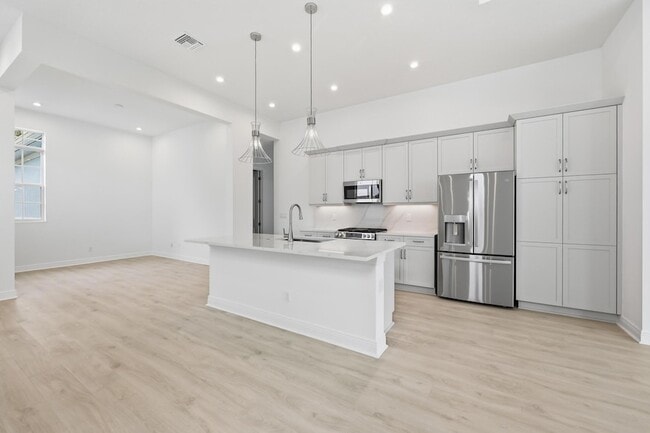 Photo - 140 SE Via Tirso