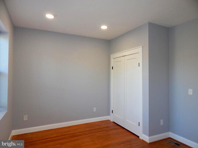 Photo - 301 Cornwall St