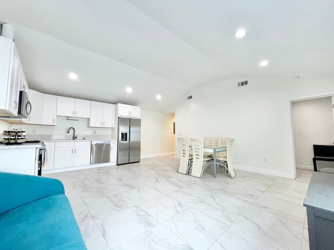 Photo - 1913 Hillsboro Ave Unidad A