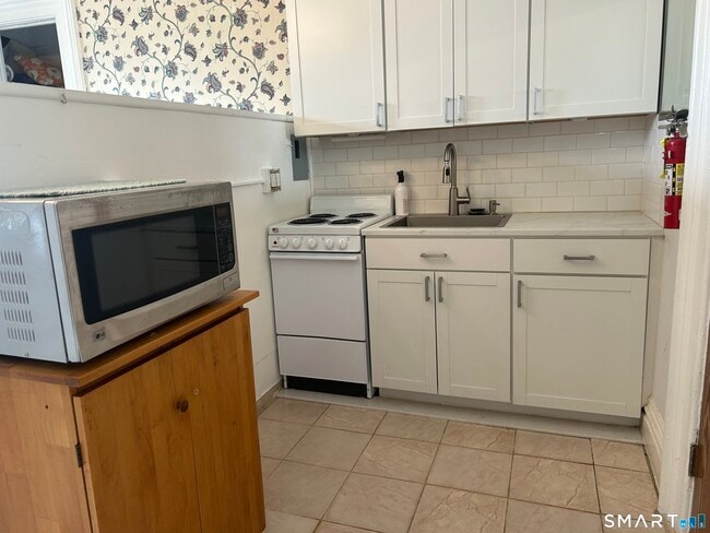 Building Photo - 40 Franklin St Unit 8