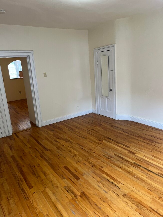 Photo - 527 Willow Ave