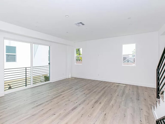 Photo - 10851 Otsego St Unidad 1