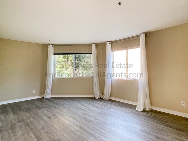 Photo - 6400 Christie Ave