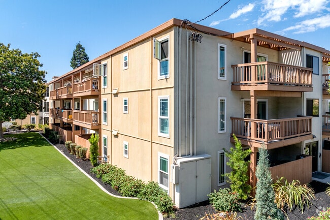 Saratoga Savoy Apartments