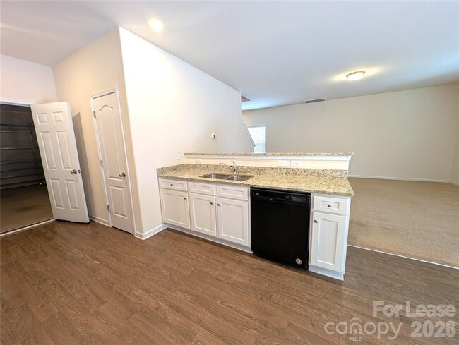 Photo - 8321 Kneller St