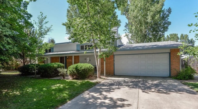 Building Photo - 806 E Swallow Rd