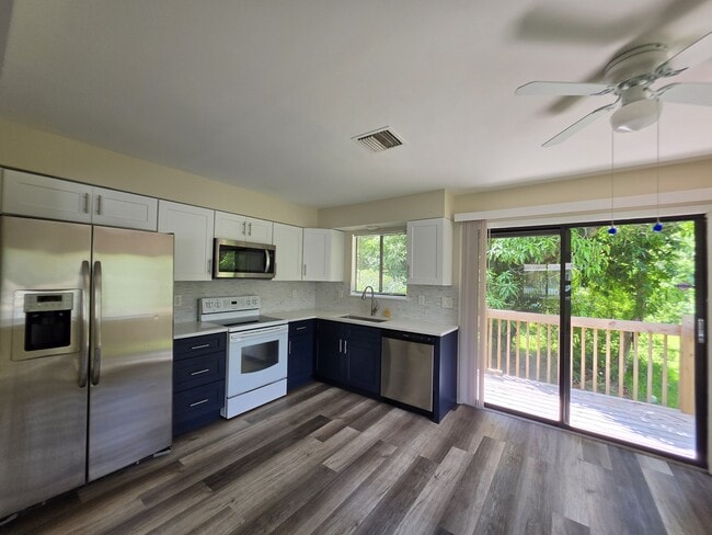 Photo - 2455 Thomasson Dr Unit B