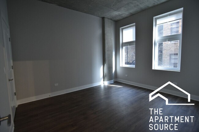 Photo - 3833 N Broadway Unidad 419