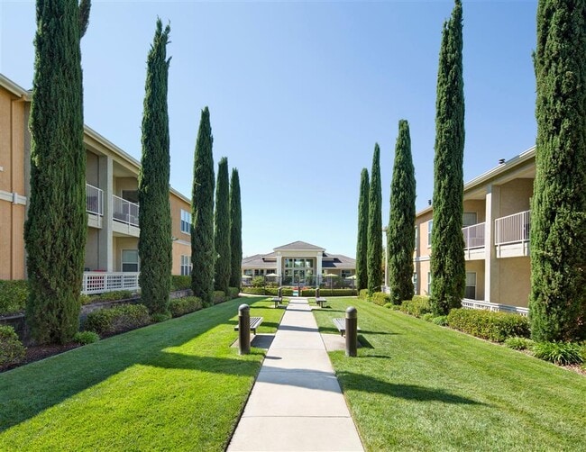 Iron Point at Prairie Oaks Apartments Folsom, CA