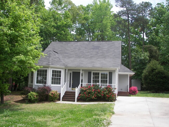 Building Photo - ~~~~ Beautiful Cape Cod Home ~~~~