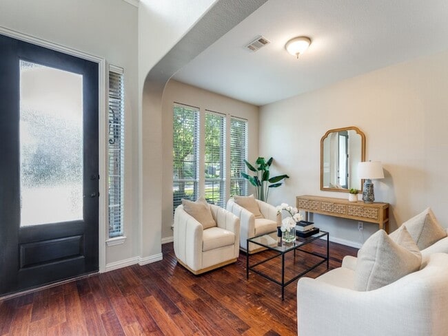 Photo - 3250 Woodbine Tr