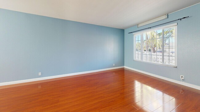 Photo - Spacious 5-Bedroom Family Home Available for Long Term Rent!