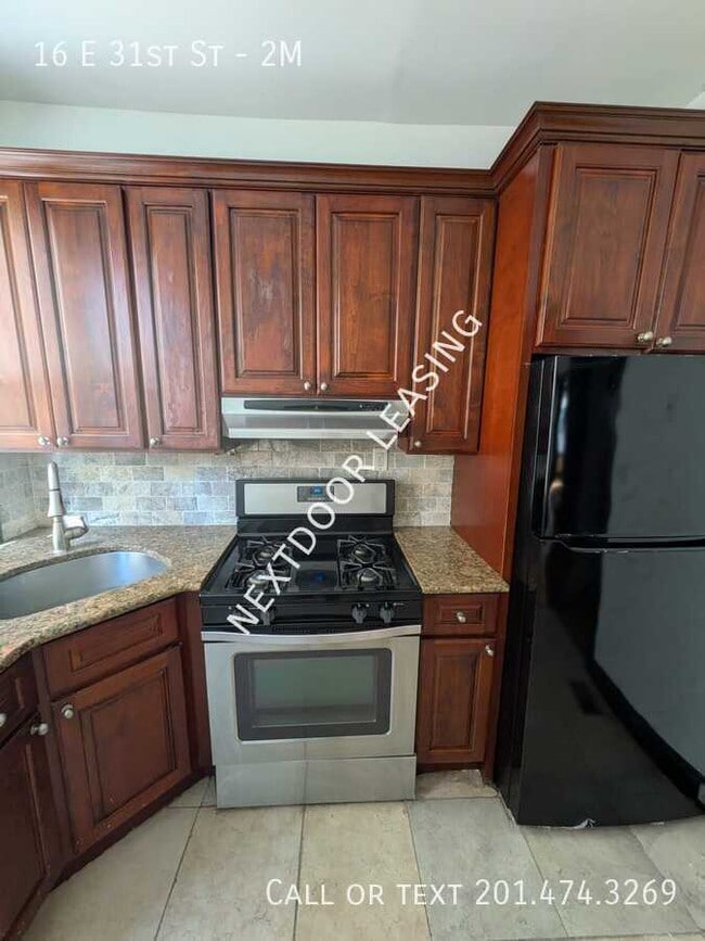 Building Photo - 16 E 31st St Unit 2M