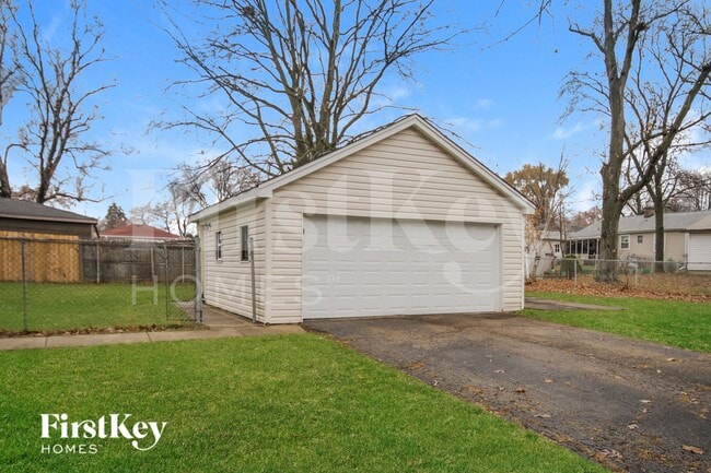 Photo - 639 N Martha St