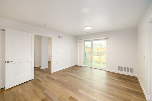 2BR, 2BA - 886SF - Living Area - Hidden Valley Stables