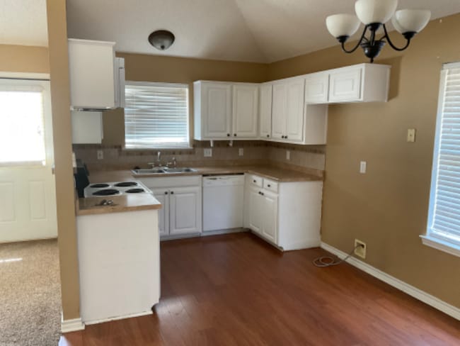 Photo - 5107 Untalan St