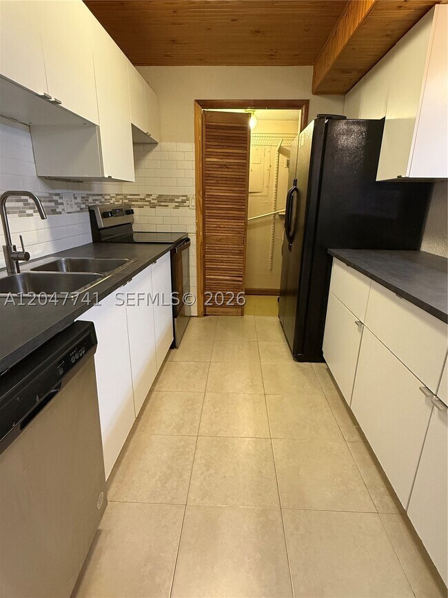 120 Lakeview Dr Unit 114